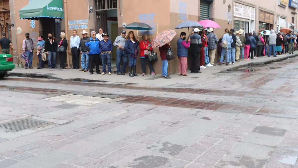 adultos mayores, banco del bienestar